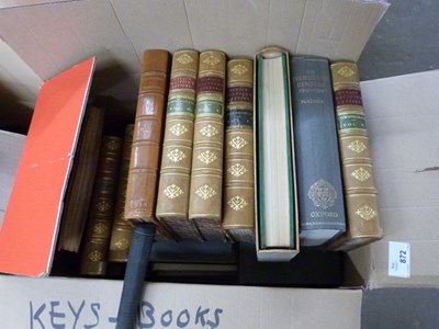 Lot 872 - Box of mixed books to include Horace Walpole's...