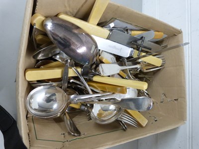 Lot 95 - Box of various assorted cutlery