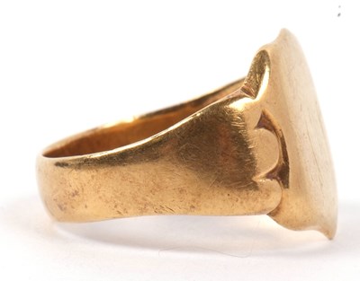 Lot 1 - Antique 18ct gold signet ring, the shield...