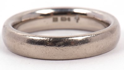 Lot 35 - 18ct white gold plain polished wedding ring,...