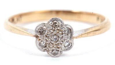 Lot 55 - Vintage small diamond cluster ring featuring...