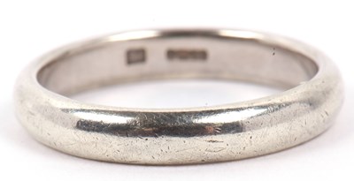 Lot 73 - 9ct white gold wedding ring of plain polished...