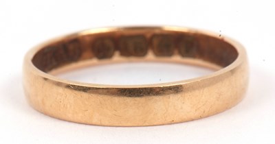 Lot 109 - An 18ct gold wedding ring, hallmarked for...