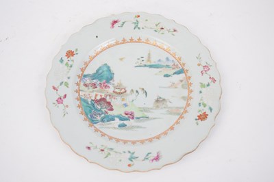 Lot 2 - 18th century Chinese porcelain plate, early...