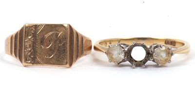 Lot 129 - Mixed Lot: A 9ct gold signet ring (broken)...