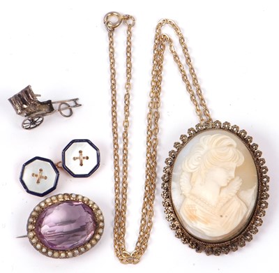 Lot 262 - Mixed Lot: A vintage hard stone cameo...