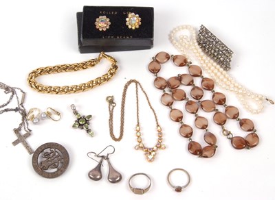 Lot 277 - Mixed Lot: Costume jewellery to include a gold...