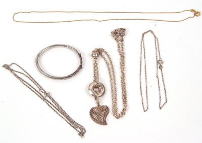 Lot 287 - Mixed lot to include four white metal chains...