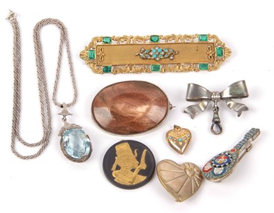 Lot 305 - A mixed lot of costume jewellery to include a...