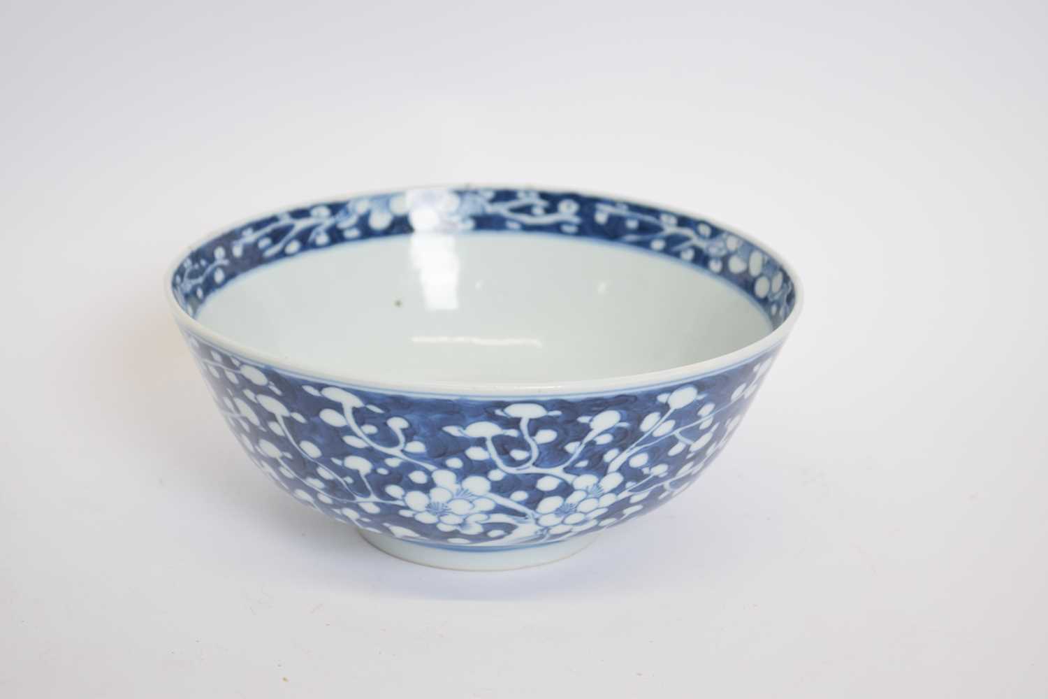 Lot 34 - Chinese porcelain 19th century bowl, the blue...