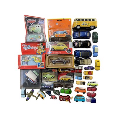 Lot 204 - A mixed lot of boxed and unboxed die-cast and...