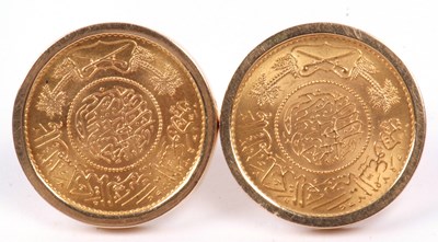 Lot 374 - Pair of Saudi Arabian one guinea gold coin...