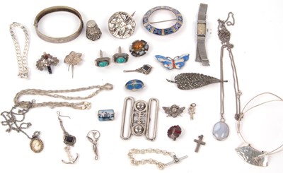 Lot 318 - Quantity of mainly white metal jewellery to...