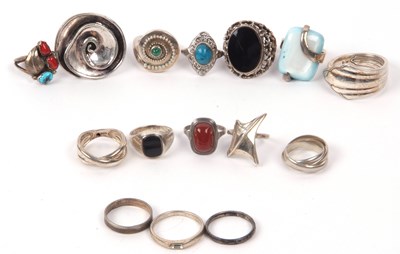 Lot 322 - Mixed lot of mainly white metal rings, g/w...