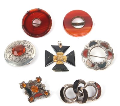 Lot 323 - Mixed lot to include two circular agate...