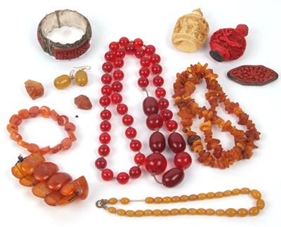 Lot 325 - Mixed lot to include amber fragment bead...