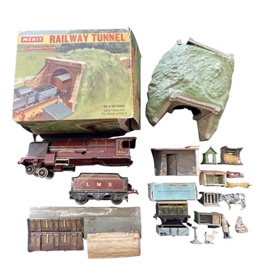 Lot 154 - A mixed lot of various railway diorama...