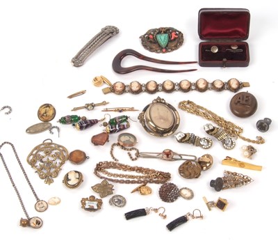 Lot 328 - Mixed lot to include a R H Goss brooch, cameo...