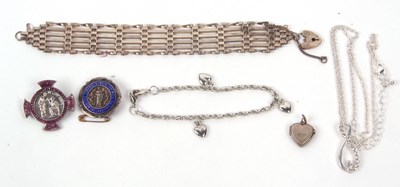 Lot 347 - Mixed lot to include a silver gate bracelet,...