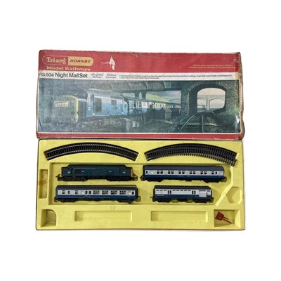 Lot 137 - A boxed Triang / Hornby 00 gauge railway set,...