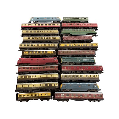 Lot 145 - A quantity of various Hornby 00 gauge carriages