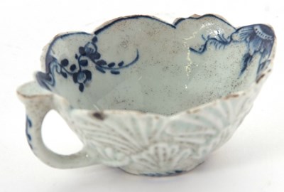 Lot 114 - Lowestoft porcelain butter boat with a moulded...