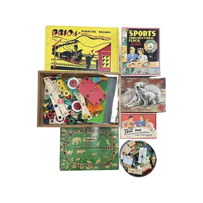 Lot 269 - A mixed lot of vintage toy games, building...