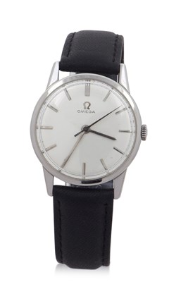 Lot 434 - A vintage gents Omega wristwatch, the watch...