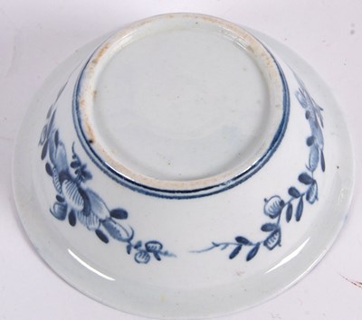 Lot 119 - A large Lowestoft porcelain patty pan with...