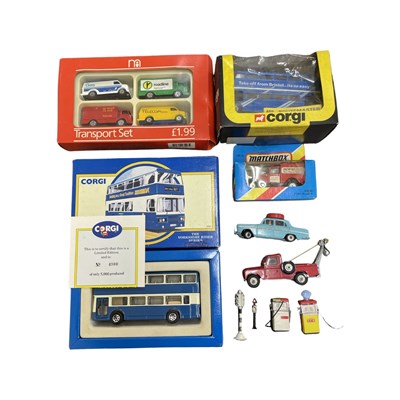 Lot 141 - A mixed lot of various die-cast vehicles, to...