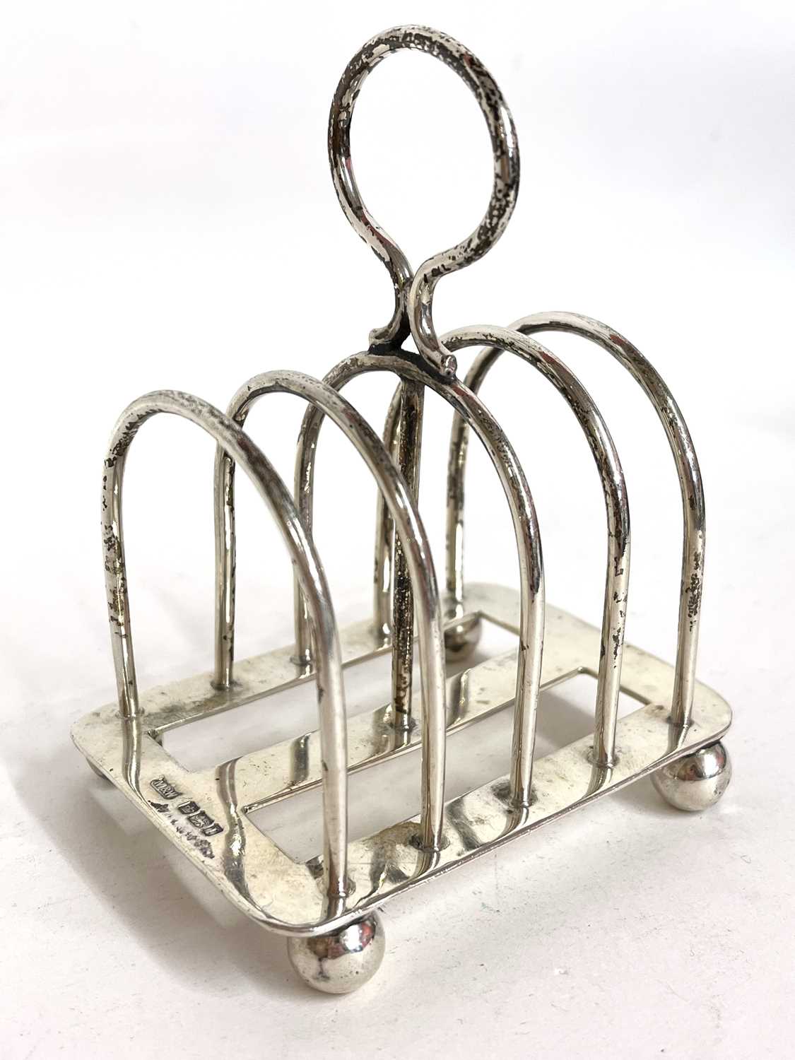 Lot 5 - An Edwardian silver toast rack of four