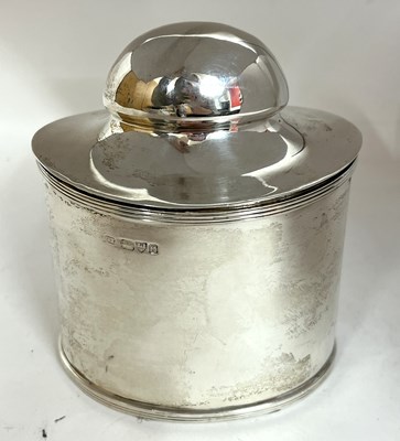 Lot 9 - A Edward VII silver tea caddy and spoon of...