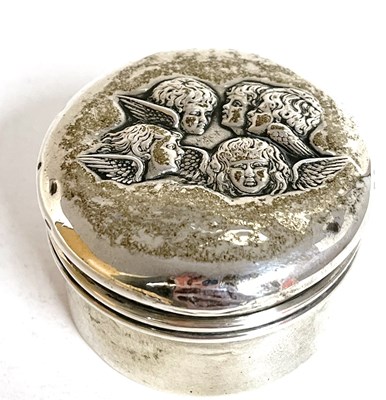 Lot 87 - An Edward VII small silver pill box, the pull...