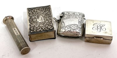 Lot 106 - Mixed lot to include a small silver pill box,...