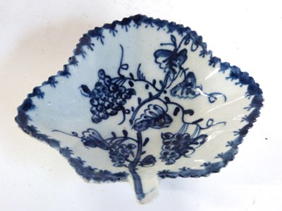 Lot 457 - Lowestoft Porcelain Pickle Dish