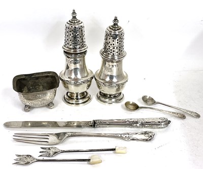 Lot 190 - Mixed Lot: A pair of Edwardian silver peppers,...