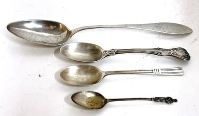 Lot 205 - Mixed Lot: Three hallmarked silver teaspoons...