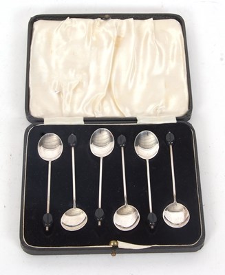 Lot 253 - Cased set of George VI silver bean end coffee...