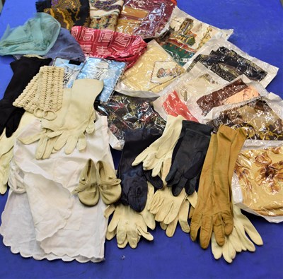 Lot 100 - A quantity of lady's accessories to include...