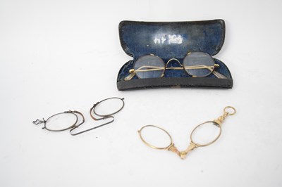 Lot 175 - Quantity of vintage spectacles and cases