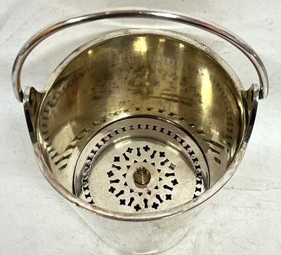 Lot 294 - An Elkington & Co silver plated ice bucket and...