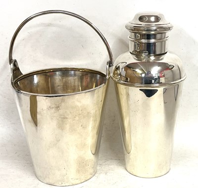 Lot 294 - An Elkington & Co silver plated ice bucket and...