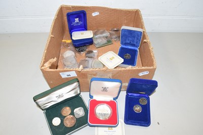 Lot 96 - Mixed lot of coinage to include various...