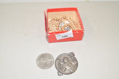 Lot 109 - Mixed Lot: Various assorted costume jewellery,...