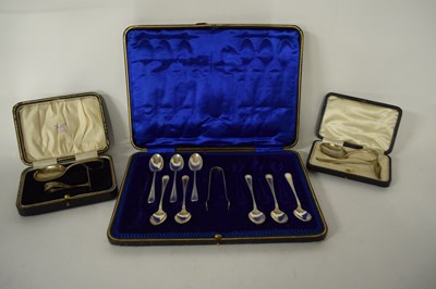 Lot 204 - Two cased sets of silver spoons
