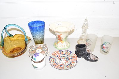 Lot 124 - Mixed Lot: Glass and ceramics to include a...