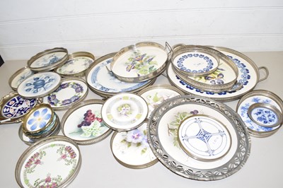 Lot 135 - Mixed Lot: Continental porcelain and metal...