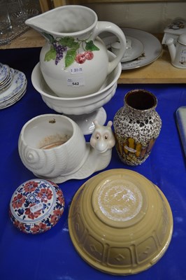 Lot 542 - Mixed lot to include floral decorated jug,...