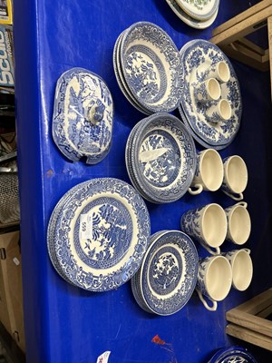 Lot 559 - Quantity of blue and white tea wares and others