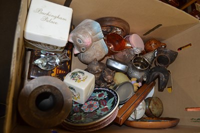 Lot 616 - Mixed lot to include ceramics, glass ware,...